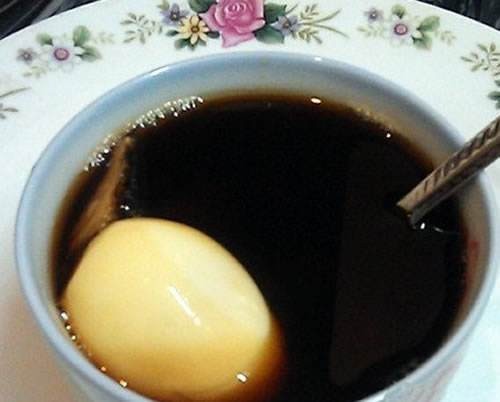 紅糖水煮雞蛋致癌?中老年十月易感謠言盤點 紅糖水煮雞蛋致癌?中老年十月易感謠言盤點